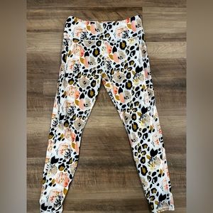 Curves and Combatboots leggings